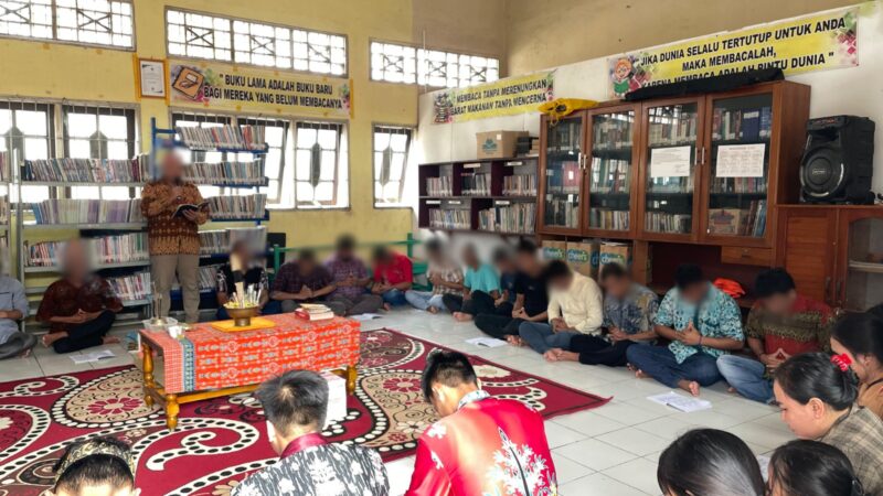 Pembinaan Spiritual Warga Binaan Lapas Kelas IIB Sampit Gelar Ibadah Basarah Umat Hindu