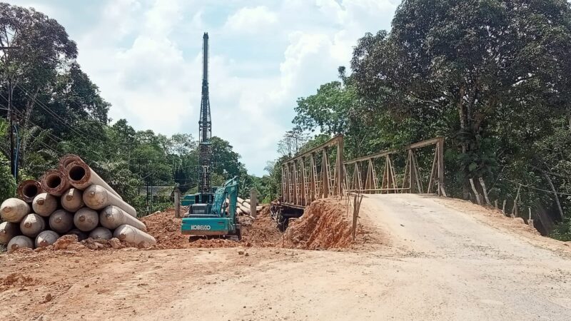 Pembangunan 2 Jembatan Penghubung Sukamara – Kobar TA.2024 Dilokasi Pekerjaan Tidak Terlihat Papan Proyek.