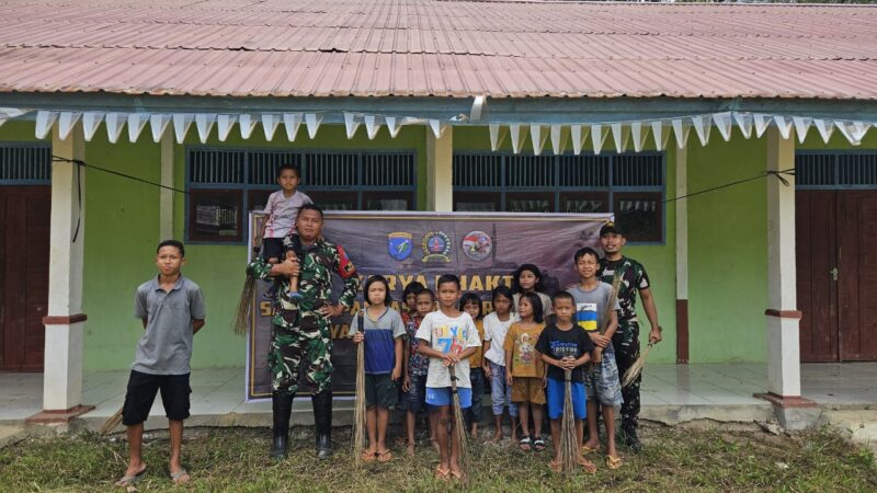 Satgas Pamtas Yonkav 12/BC Perkuat Tali Silaturahmi Bersama Masyarakat Lewat Kegiatan Karya Bakti