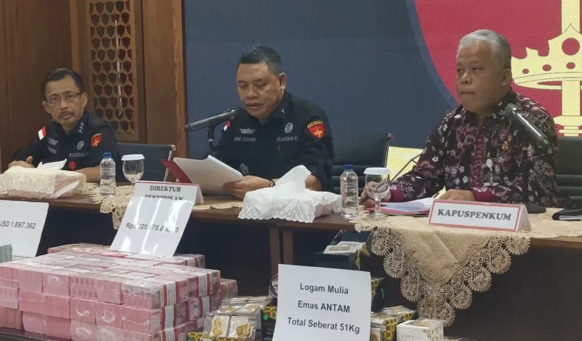 KEJAGUNG Menetapkan Mantan Kabadiklat Kumdil Mahkamah Agung Sebagai Tersangka Baru Kasus Dugaan Suap Tingkat Kasasi Tannur, Terdakwa Pembunuhan Dini Sera Afriyanti.