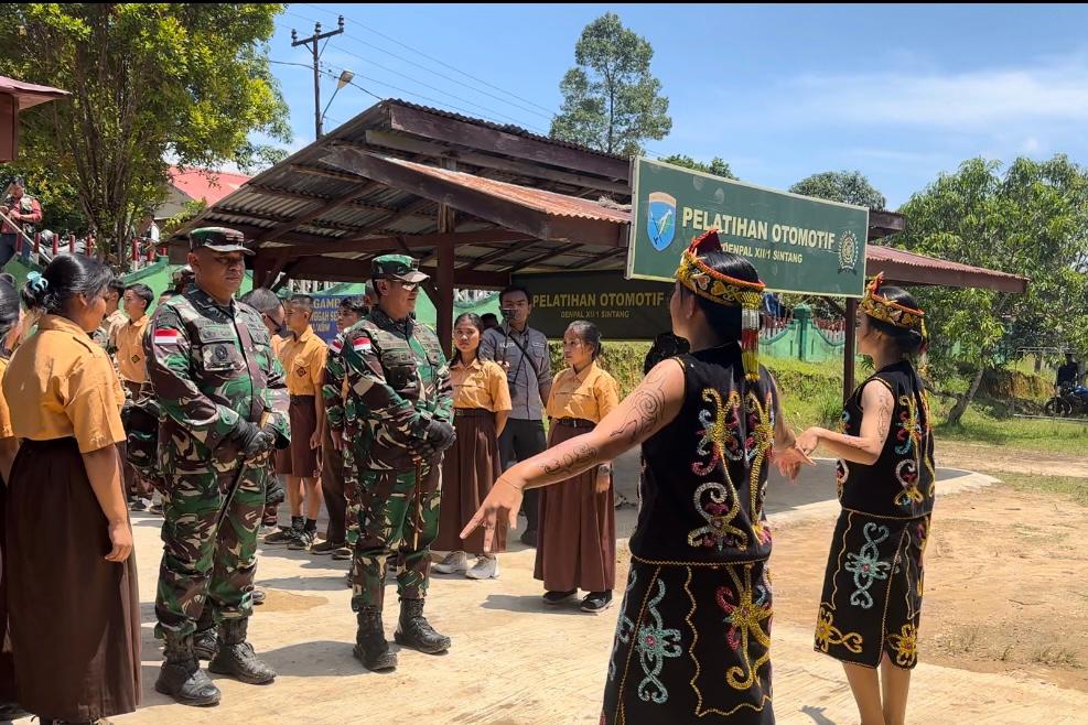 Pangdam XII/Tpr Berikan Motivasi Kepada Anak-Anak Rumah Singgah di Perbatasan RI-Mly