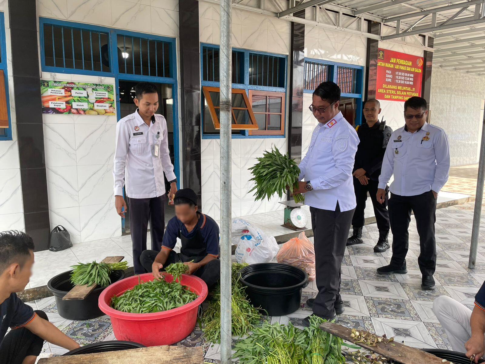 Pengawasan Kalapas Sampit Pastikan Pemberian Makanan Sesuai Standar Gizi