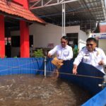 Optimalkan Kegiatan Kerja Bidang Perikanan, Kalapas Kontrol Kolam Ikan