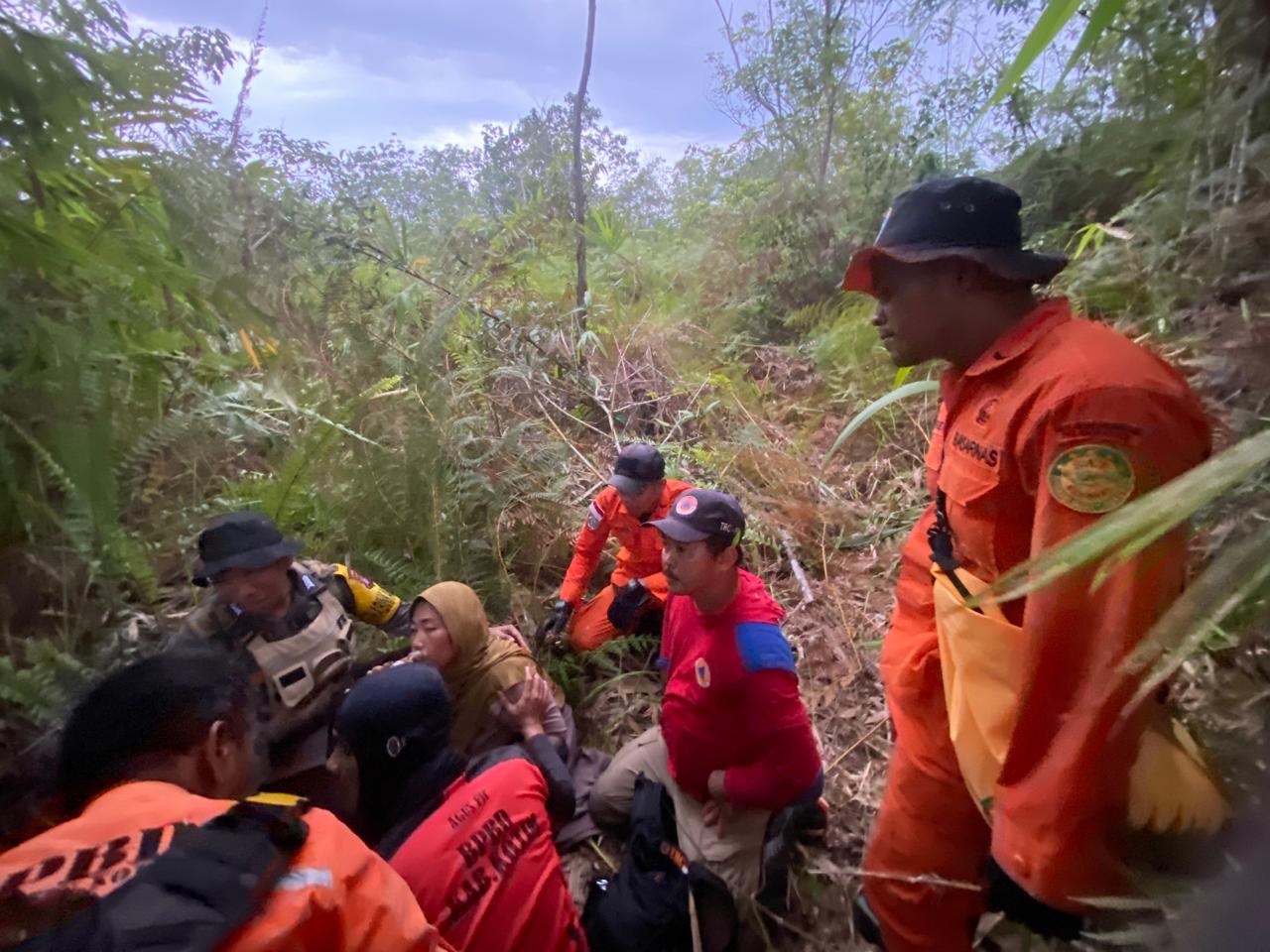 3 HARI HILANG, TIM SAR GABUNGAN BERHASIL TEMUKAN WATI DALAM KEADAAN SELAMAT.