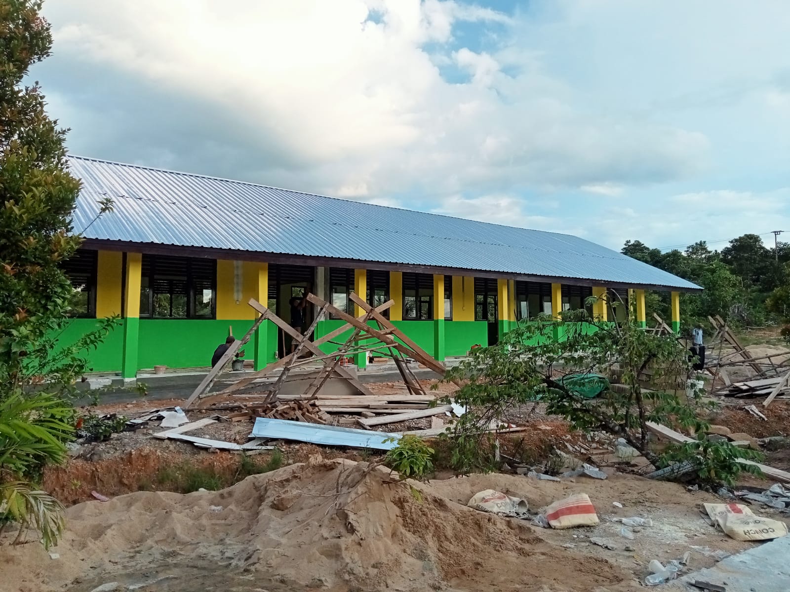 Bangun Ruang Laboratorium Komputer Dan RKB Di SDN Nanga Bulik -7, Program Pengelolaan Pendidikan Disdikbud Lamandau TA.2024