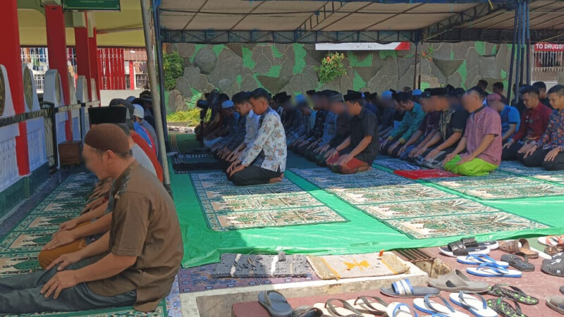 Sholat Jumat Bersama Pegawai dan WBP di Lapas Sampit Meningkatkan Iman dan Kebersamaan