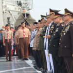 Upacara Tabur Bunga Dalam Rangka Memperingati Hari Pahlawan di Perairan Teluk Jakarta