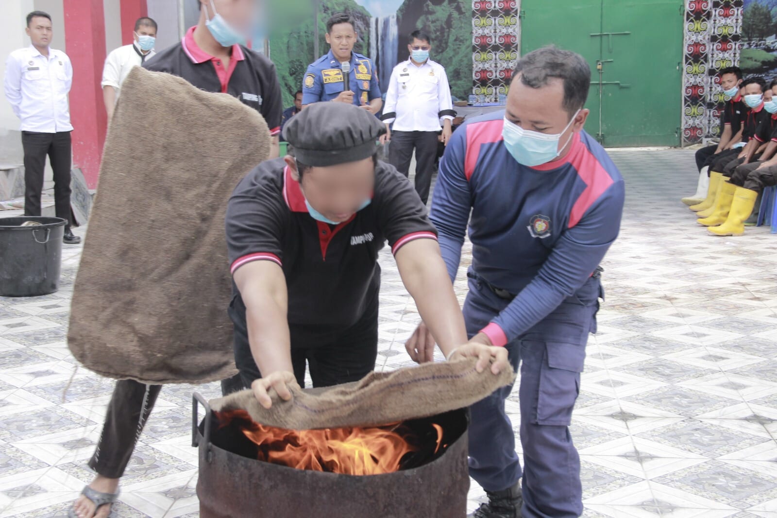 Simulasi Penyelamatan Kebakaran di Dapur Lapas Sampit, Petugas dan Tamping Dapur Dilatih Hadapi Situasi Darurat