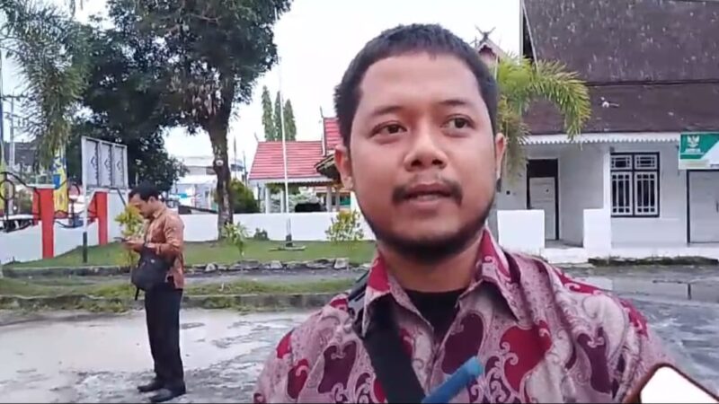 TIGA LURAH DI WILAYAH KOTAWARINGIN BARAT MENGHADIRI RAPAT PENTING YANG DIPIMPIN OLEH PJ BUPATI KOBAR