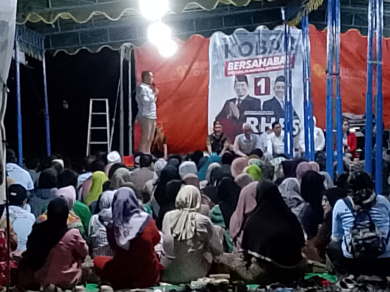 KAMPANYE DIALOGIS TERAKHIR PANGSAN CALON PASLON NOMOR URUT 01 RAHMAT HIDAYAT DAN EKO SOEMARNO BERLANGSUNG MERIAHKAN JALAN A.YANI RT 12 KELURAHAN BARU