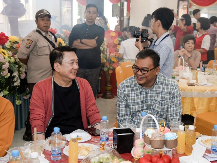 dr.H.Asri Ludin Tambunan Hadir di Ulang Tahun Yang Mulia Bhikkhu Dharma Virya Mahasthavira Ke 85