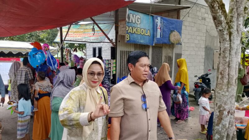 CALON BUPATI KOTAWARINGIN BARAT KOBAR NOMOR URUT 01 RAHMAT HIDAYAT BERSAMA SANG ISTRI KARTIKA SARI