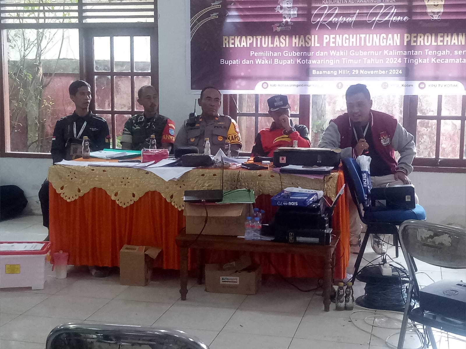 Rapat Pleno Hari Ini Pada Rekapitulasi Hasil Suara di Kecamatan Baamang Pasangan Sanidin-Siyono Unggul