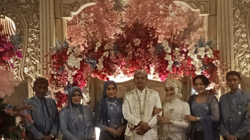 Gelaran Acara Resepsi Pernikahan Putri Dari Bapak Samiranto & Ibu Dewi Patmawati di Parungpanjang Bogor Berjalan Dengan lancar. 