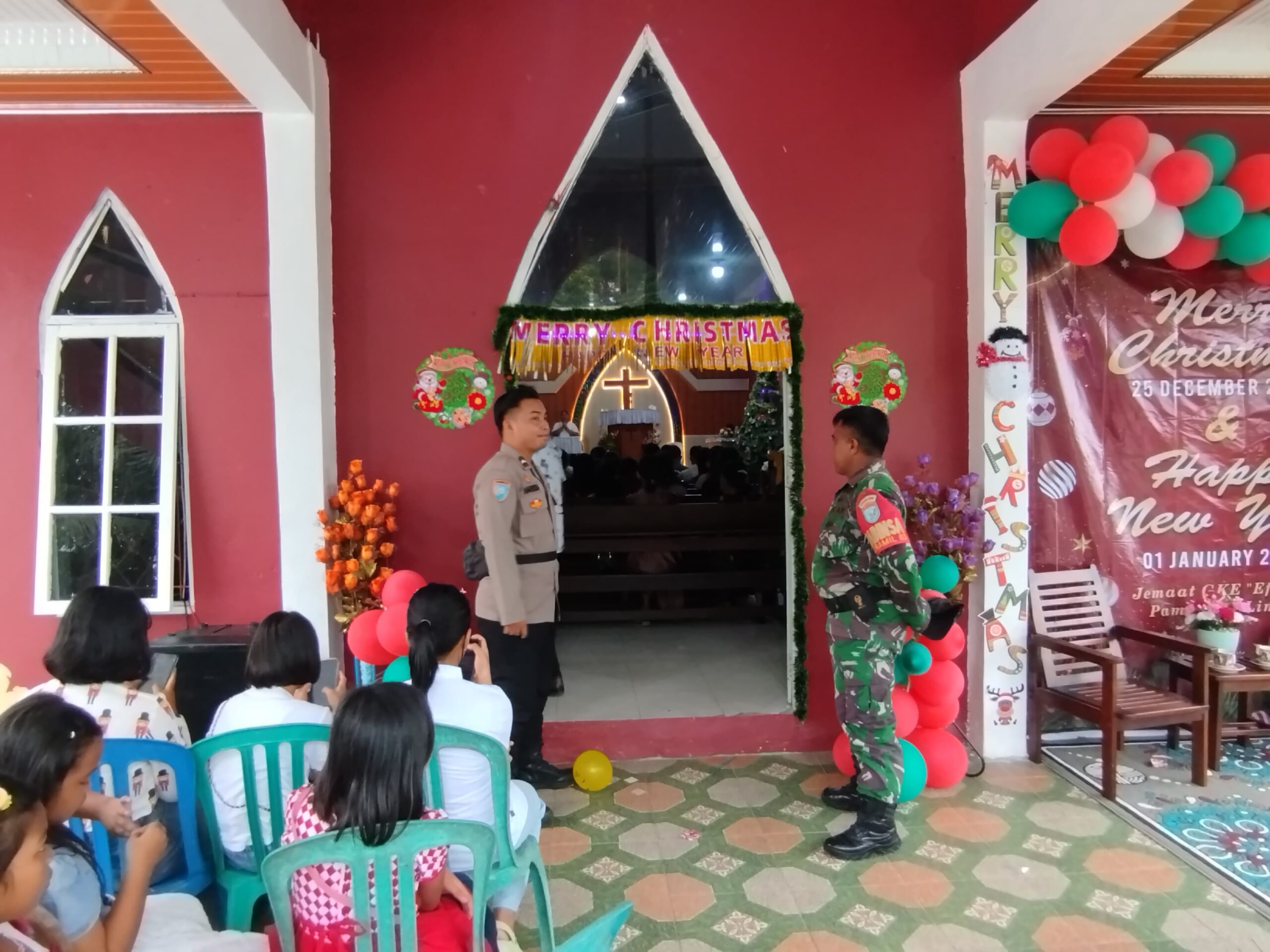 Sambut Natal 2024,Babinsa Koramil 1016-03/Sepang Pastikan Keamanan Ibadah Natal