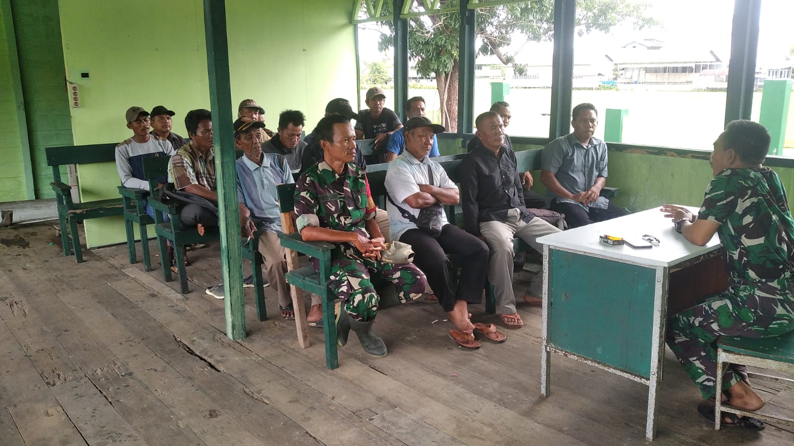 Tiga Belas Kelompok Tani Desa Selat Bening Berkumpul di Aula Koramil 1019 Kecamatan Katingan Kuala.