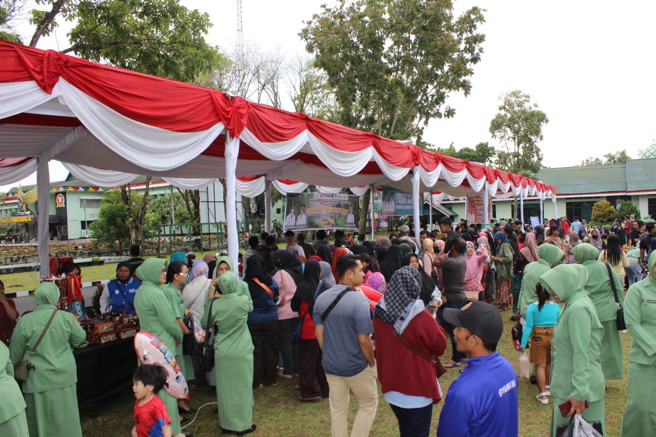 Hari Juang TNI AD ke 79, Kodim 1016/Plk Laksanakan Upacara serta Gelar Bazar Murah dan Pengobatan Massal