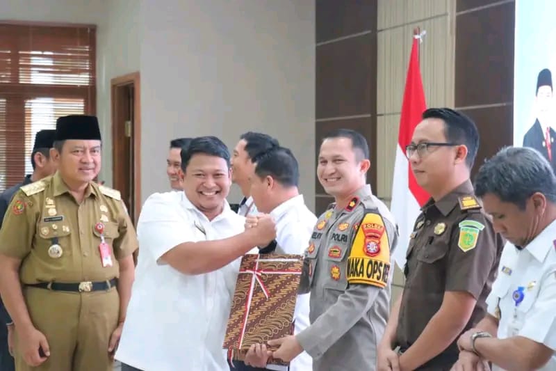 WAKAPOLRES MENGHADIRI ACARA PENYERAHAN ISIAN PELAKSANAAN ANGGARAN DIPA DAN BUKU ALOKASI TRANSFER DAERAH TKD