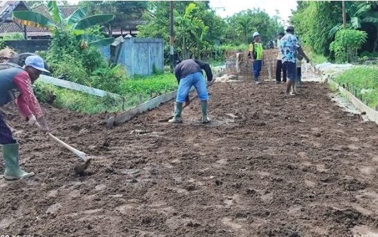 Proyek Peningkatan Jalan di Kembali 5 Kecamatan Mentawa Baru Ketapang KOTIM Diduga Tidak Sesuai Spesifikasi