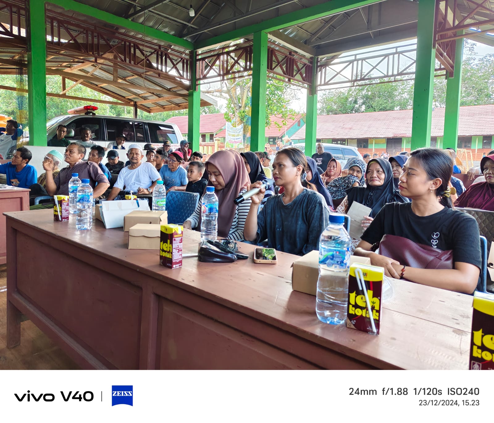 Rapat Penolakan Kades yang Hobi Selingkuh di Kecamatan Kota Besi KOTIM.