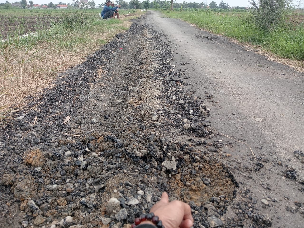 Warga Petani Desa Rancawuluh Brebes Keluhkan JUT Yang Baru Selesai Dikerjakan Sudah Rusak Parah