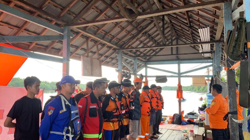 TIM SAR GABUNGAN MEMBAWAKAN HASIL SELAMA TIGA HARI PENCARIAN KORBAN YANG TENGGELAM DISUNGAI KAPUAS