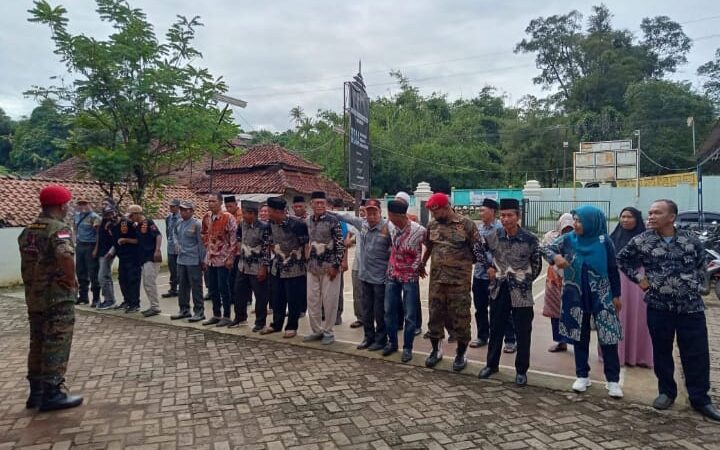 Perkuat Solidaritas, Anggota Grib Jaya Ranting Pinggku Bersama Jajaran Jalin Silaturahmi di Desa Pingku