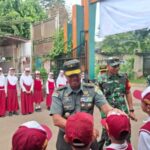 Dandim 0621/Kab Bogor Letkol Inf Henggar Tri Wahono, S.H., M.H. Dampingi IRDAM III/Slw Brigjen TNI Trias Wijanarko, S.I.P., M.H.I. Dalam Sosialisasi dan Pendistribusian Makanan Bergizi