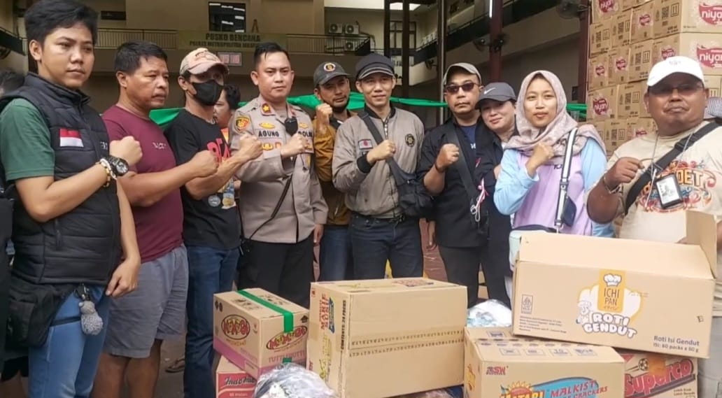 Didampingin Kapolsek, FWJ Indonesia Salurkan Bantuan Sosial Paska Kebakaran Kemayoran