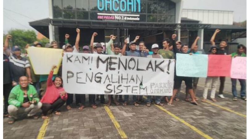 Karang Taruna Desa Gelam Sidoarjo Demo Menolak Parkir Otomatis Oleh Oknum PT Yang Tanpa Sosialisasi