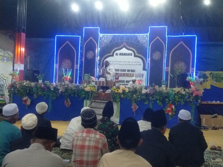 MEMPERINGATI ISRA MI’RAT MASJID DARUL MUFLIHIN DI DESA PANAGUAN KABUPATEN PAMEKASAN MADURA