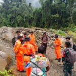 TIM SAR GABUNGAN MASIH UPAYAKAN PENCARIAN KORBAN TANAH LONGSOR DI GUNUNG MAS