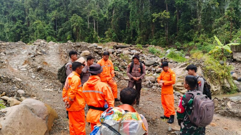 TIM SAR GABUNGAN MASIH UPAYAKAN PENCARIAN KORBAN TANAH LONGSOR DI GUNUNG MAS