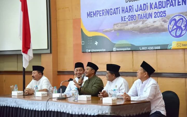 Dalam Rangka Hari Jadi Kabupaten Pacitan, Baznas Menyalurkan Dana Zakat, Infaq dan Sodaqoh.