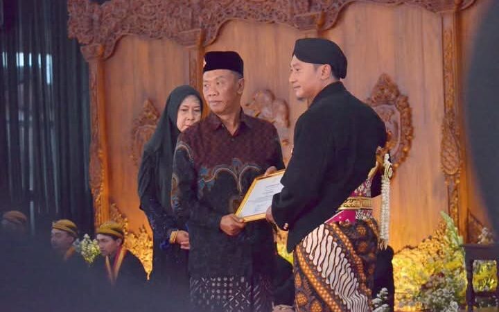 Peringatan Hari Jadi Pacitan Ke-280, Bupati Indrata Nur Bayuaji Luncurkan Buku dan Tetapkan Pakaian Khas Pacitan.