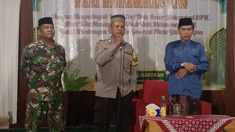 Bhabinkamtibmas Polsek Pasar Kemis Hadiri Peringatan Isra Mi’raj di Masjid Jami Al-Barokah Desa Pangadegan