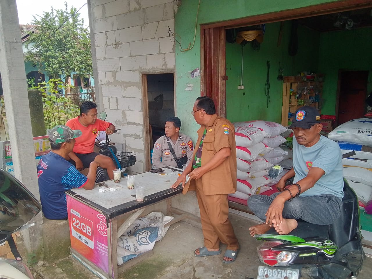 Gencarkan program Polisi RW, Aipda Ucu  M kunjungi warga di Desa Renged