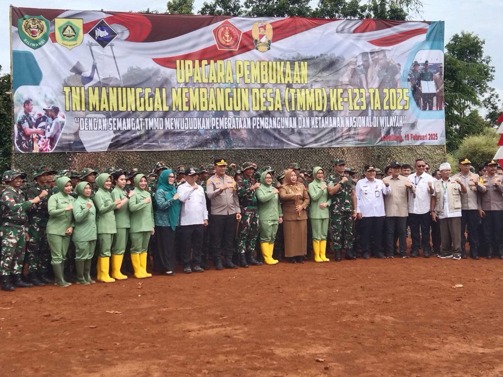 Dandim 0621 Kabupaten Bogor Letkol Inf Henggar Tri Wahono Hadiri Upacara Pembukaan TMMD ke -123 Tahun 2025 di Kecamatan Leuwiliang