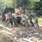 TMMD ke 123 Kodim 0621 Bogor, Tak Kenal Lelah Prajurit TNI bersama Rakyat Kebut Pengecoran Jalan di Kp Wanakarya Desa Karacak