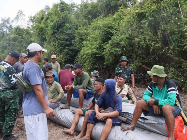 DI SELA WAKTU YANG ADA, SATGAS TMMD KODIM 1019/KATINGAN LUANGKAN WAKTU UNTUK BERBAUR BERSAMA WARGA