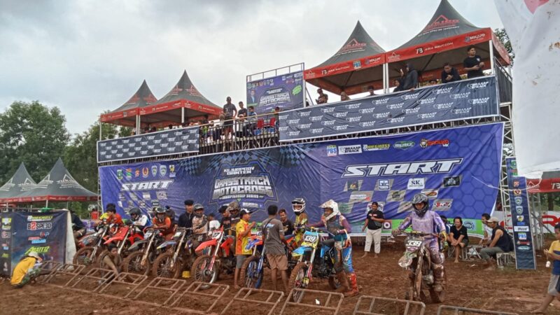 KEJUARAAN GRASSTRACK SIRKUIT BONTIT DESA SUKAMANAH TANGGERANG.