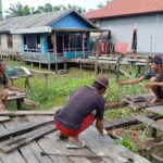 Satgas TMMD Kodim 1015/Sampit Mulai Bongkar Jalan Kayu