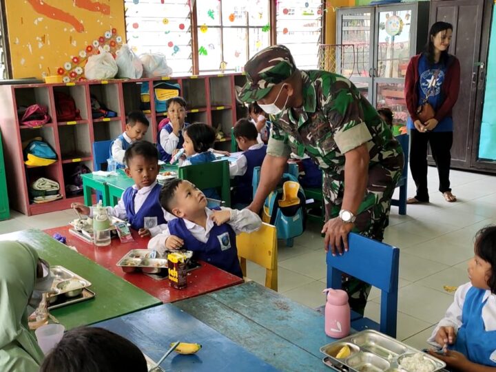 Pastikan Berjalan Lancar,Kodim 1015/Sampit Dampingi Pendistribusian Makan Bergizi Gratis