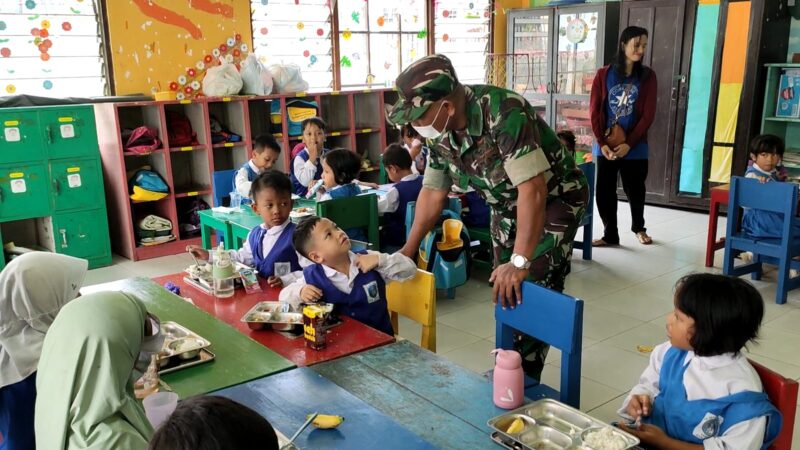 Pastikan Berjalan Lancar,Kodim 1015/Sampit Dampingi Pendistribusian Makan Bergizi Gratis