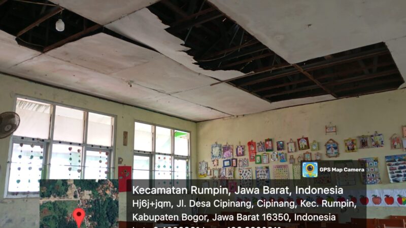 Memilukan SD Negeri Cipinang 02 Rumpin Bertahun Siswa Belajar Penuh Kewaspadaan Atap Sekolah Nyaris Roboh