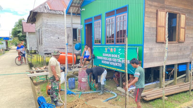 Penuhi Kebutuhan Air Bersih untuk Warga, Satgas TMMD Reg Ke-123 Kodim 1019/Katingan Buat Sumur Bor