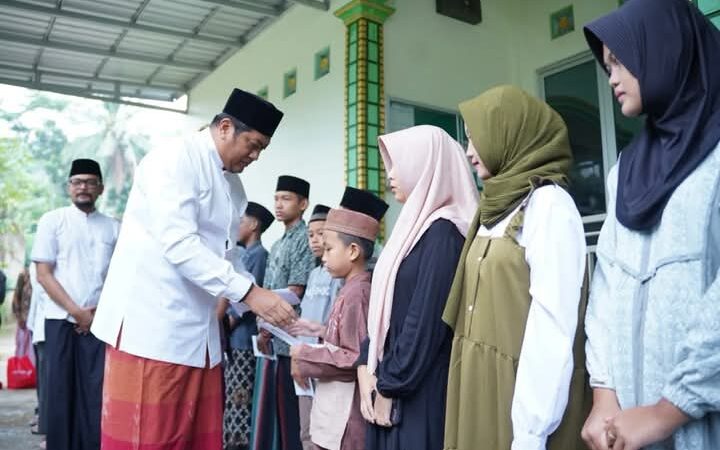 Wabup Pacitan Gagarin Sumrambah Kunjungan Kerja Dalam Rangka Safari Ramadhan 1446 H di Kecamatan Tegalombo.