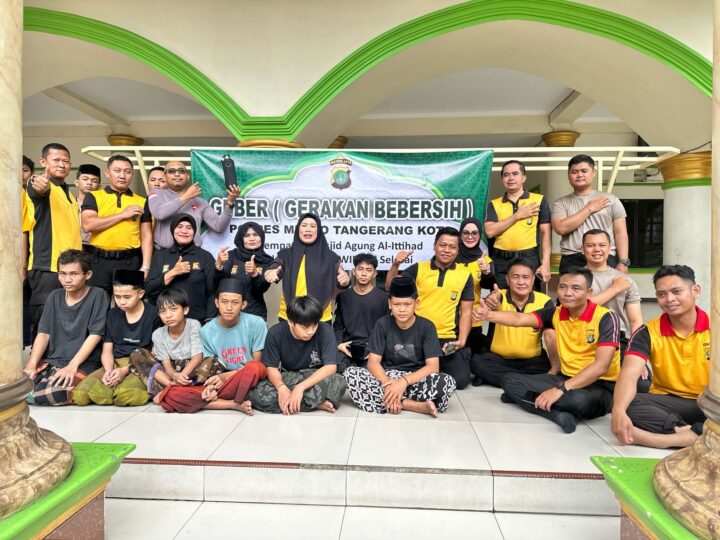 Gerakan Bersih Ramadhan 2025, Polres Metro Tangerang Kota Bersih-Bersih Masjid di Wilayah