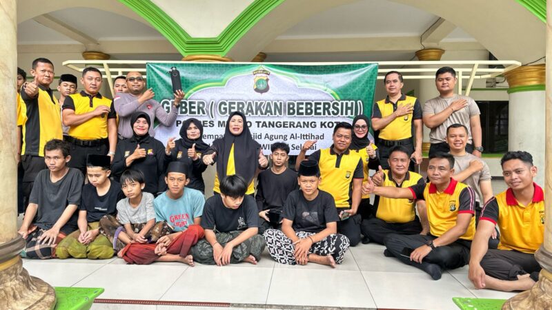 Gerakan Bersih Ramadhan 2025, Polres Metro Tangerang Kota Bersih-Bersih Masjid di Wilayah