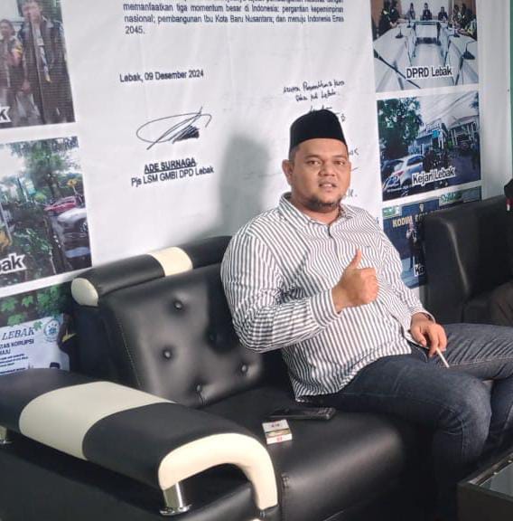 Anggota Dewan DPRD Lebak Regen Abdul Haris Berikan Bantuan Untuk Bangun Rumah Jompo, di Desa Jagaraksa Kecamatan Muncang Lebak Banten